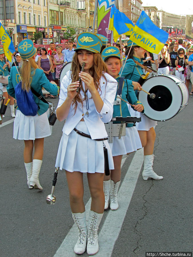 Барабаны — не заметил, барабанщицы — богини!!! Киев, Украина