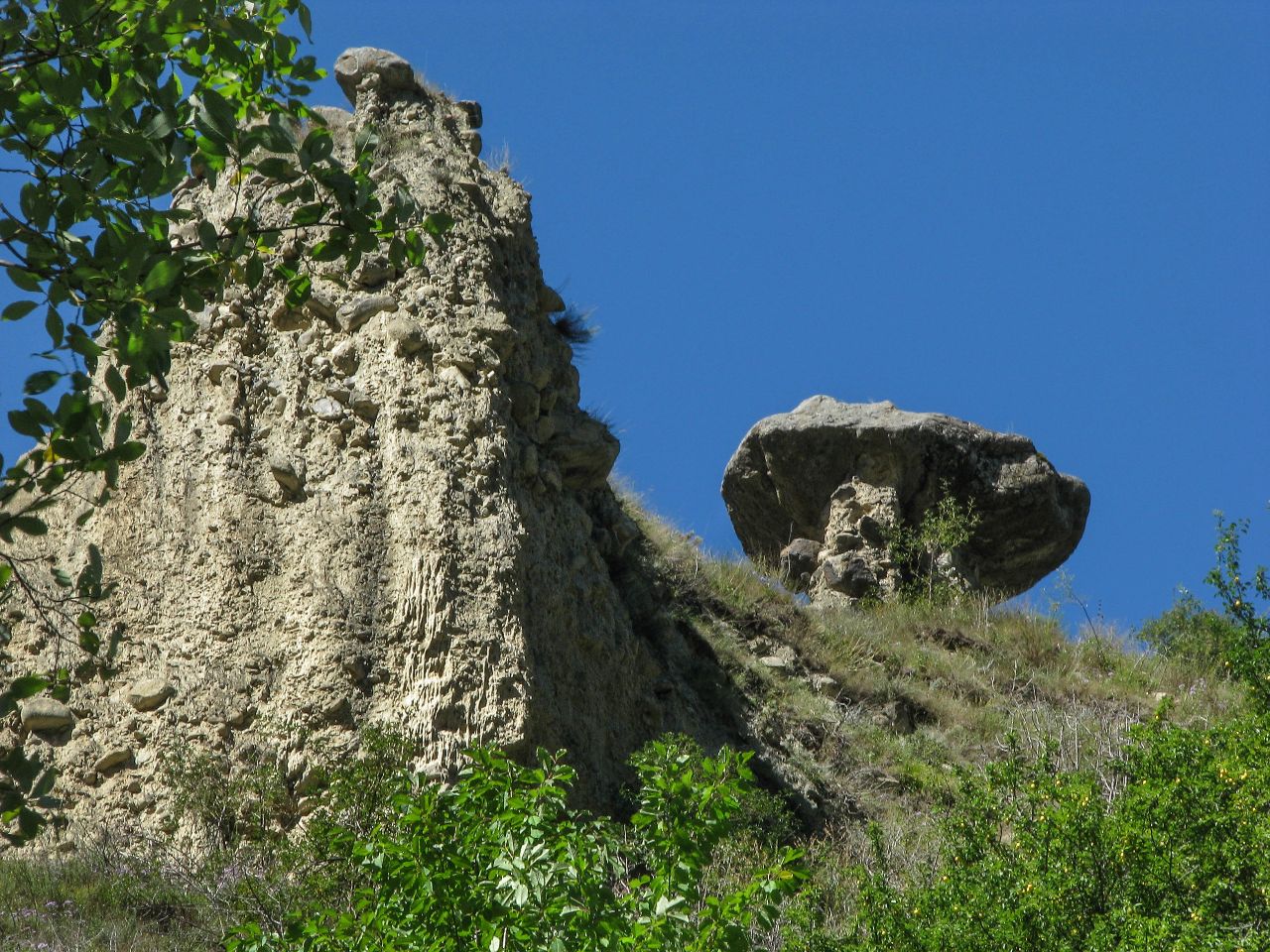 Сердце осетии. Архонское ущелье каменные грибы. Архон каменный гриб. Каменные грибы Северная Осетия. Грибы Северной Осетии.