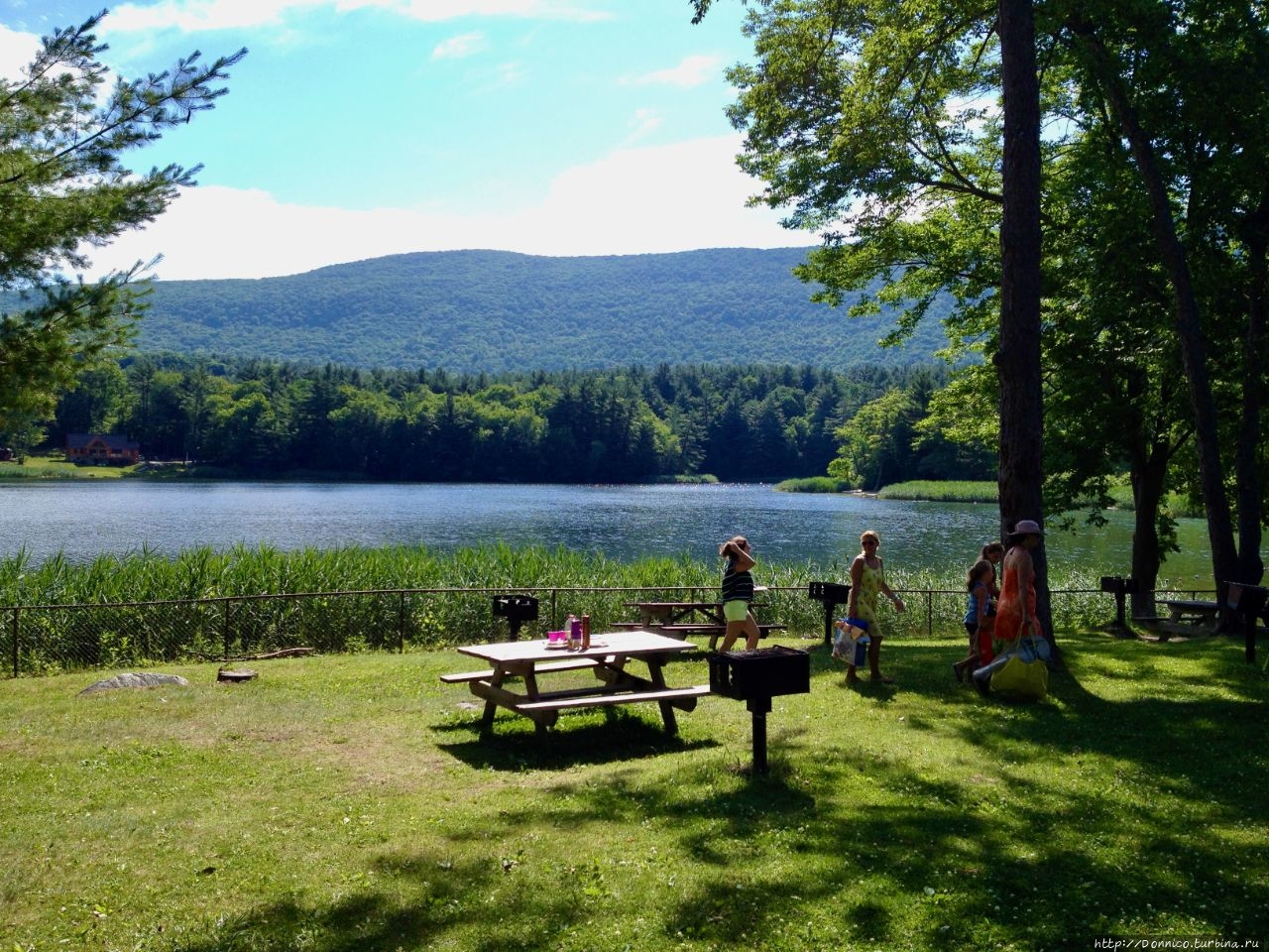 Парк на Виндзорском озере Норт-Адамс, CША