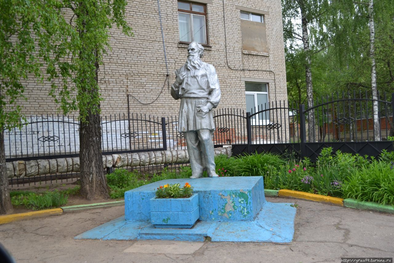 Памятник Льву Толстому Первомайский, Россия