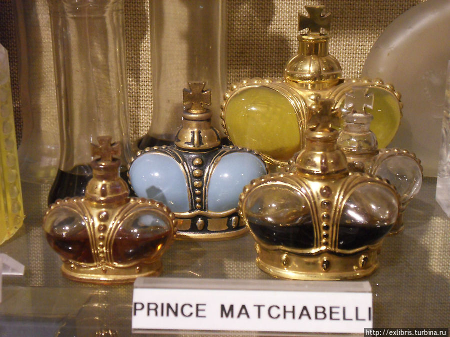 В музее парфюмерии при Regia Барселона, Испания