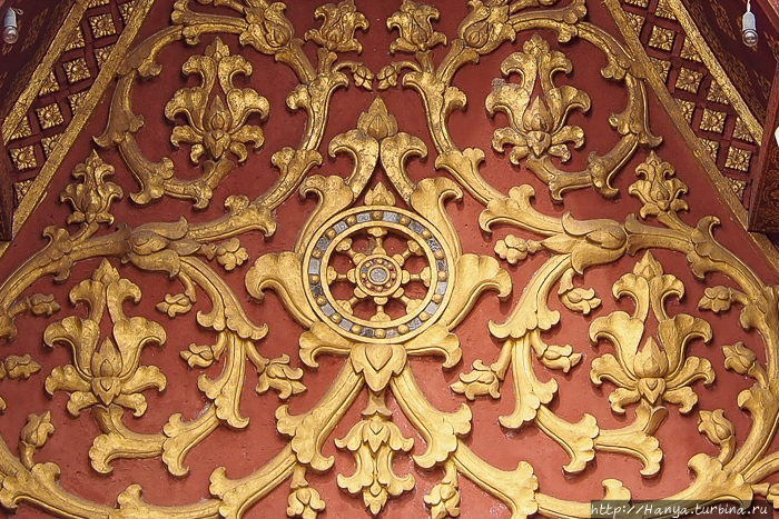 Храмовый комплекс Ват Сене Сук Харам. Здание Wat phra chao pet soc. Деталь  