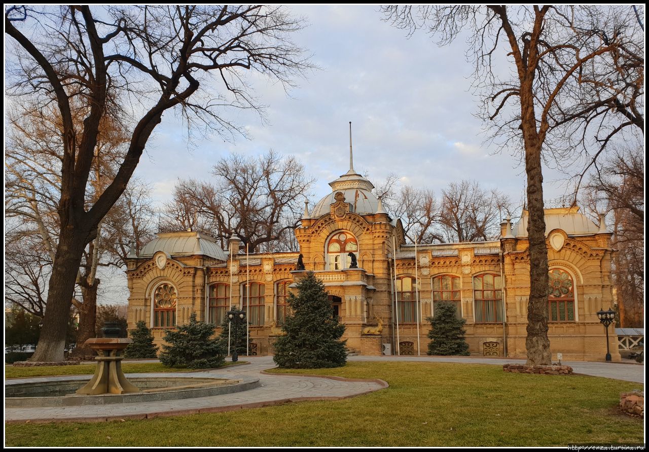 Дворец Романовых, построенный  в 1891 г. для Великого князя Николая Константиновича, сосланного в Туркестан Узбекистан