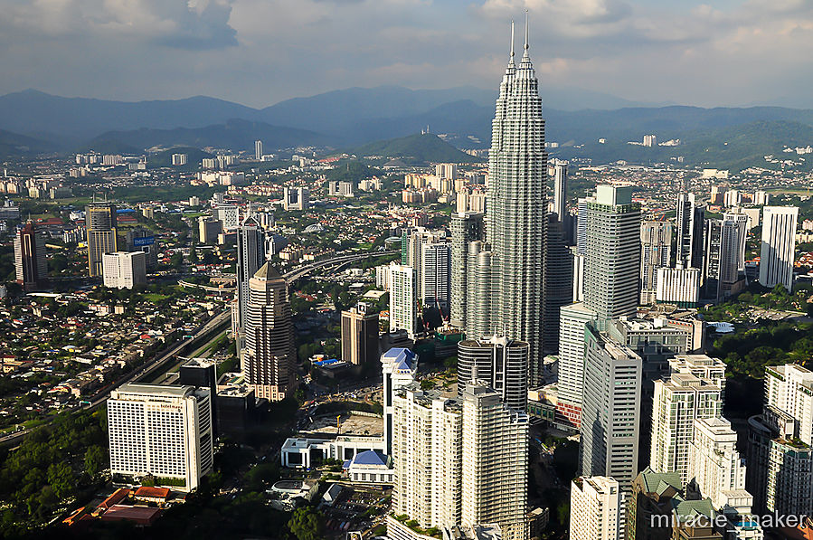Перед спуском еще раз взглянем на этих великанов. Кажется, что они поддерживают друг друга в своем нелегком 