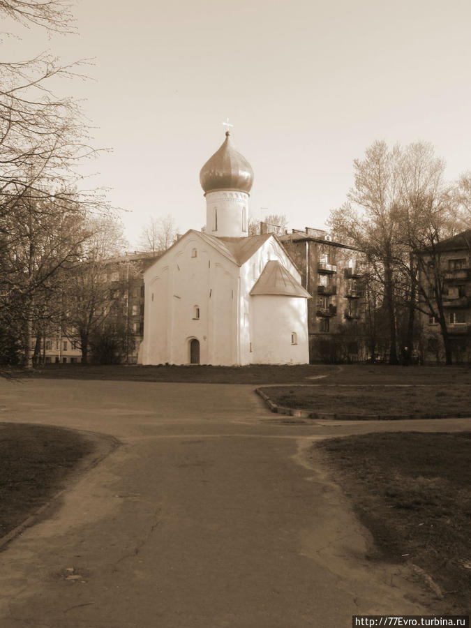 Церковь Двенадцати Апостолов на Пропастех
1455 г. Великий Новгород, Россия