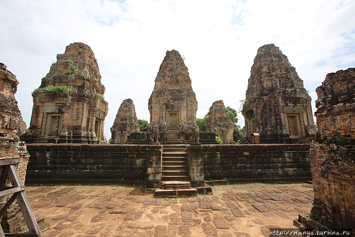 Храм Восточный Мебон. Вход на верхнюю платформу с южной стороны. Фото из интернета Ангкор (столица государства кхмеров), Камбоджа