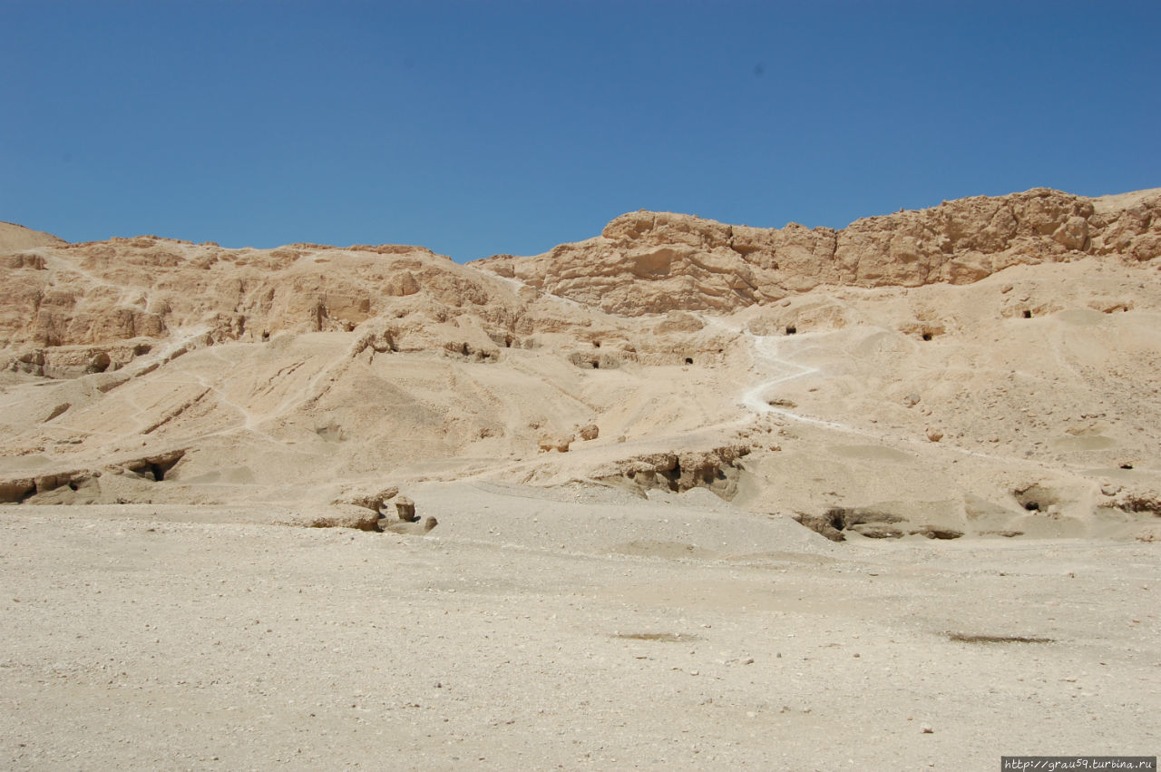 Дейр эль-Бахри. Гробницы древних и смерть современников Луксор, Египет