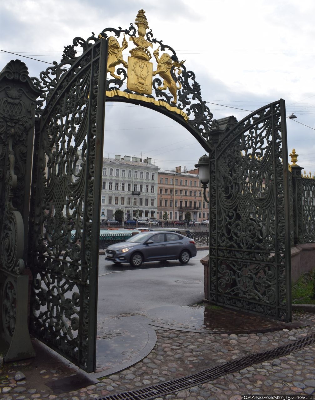 Прогулка по набережной Фонтанки и у Михайловского замка Санкт-Петербург, Россия