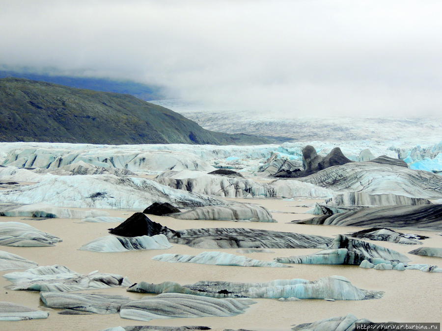 Ледовое озеро под ледником Ватнайокюль Хёфн, Исландия