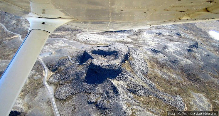 Скальное образование-крепость Боргарвирки — вид с самолета. Из интернета Исландия