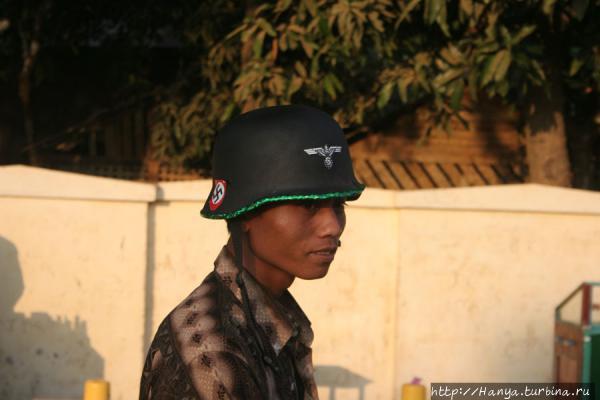 Очень интересные каски-шлемы! Фото из интернета Мандалай, Мьянма
