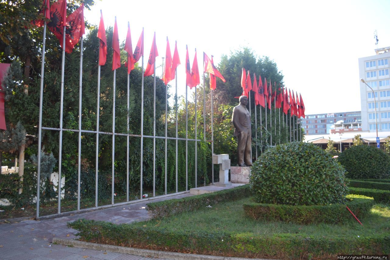 Памятник Луидь Гуракучи Шкодер, Албания