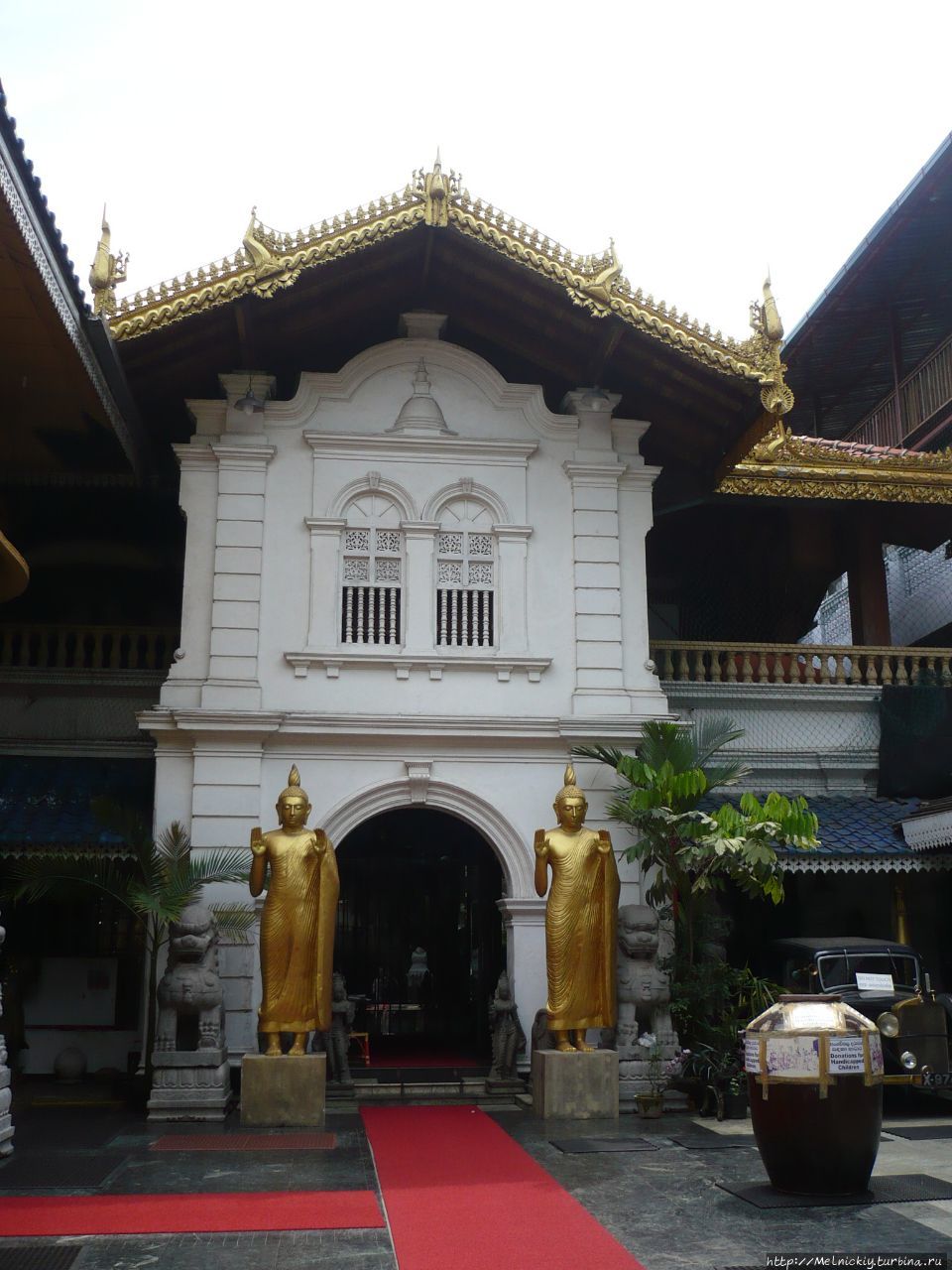 Храм Гангарамая / Gangaramaya temple