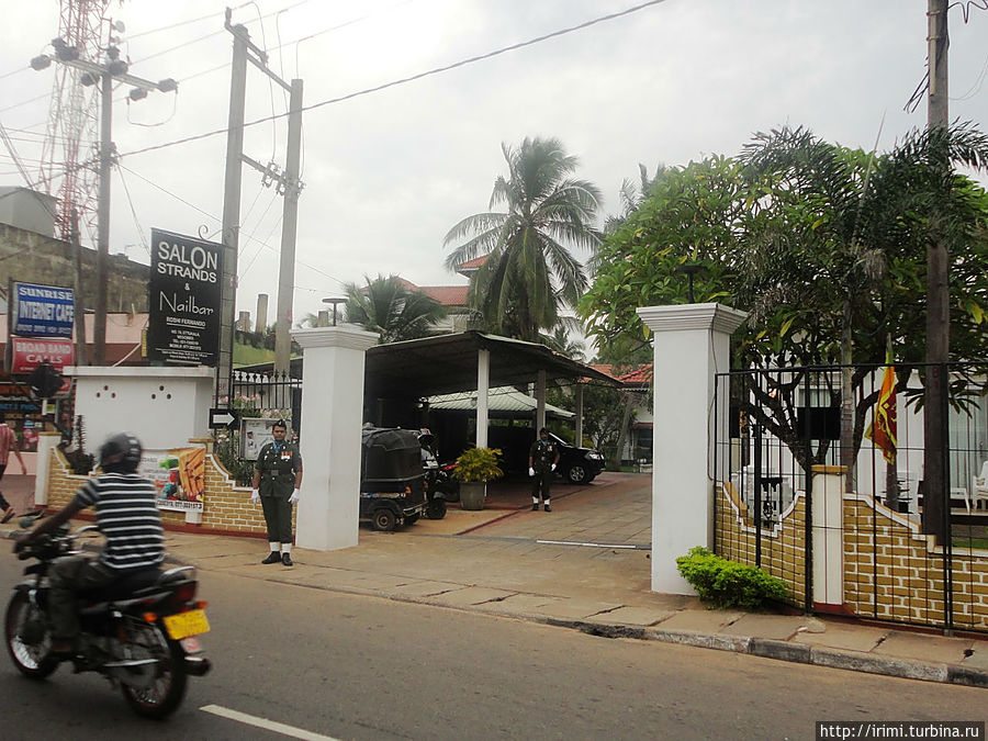 Негомбо. Льюис плейс- это улица, которая тянется вдоль океана, именно здесь в основном находятся отели Шри-Ланка