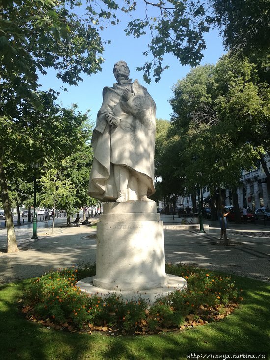 Скульптура на Авенида да Либердаде. Из интернета