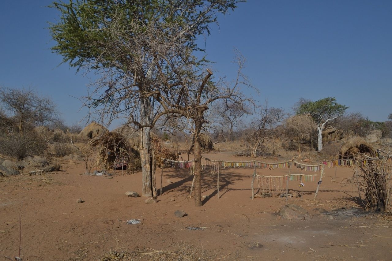 Деревня Хадзабе Мангола, Танзания