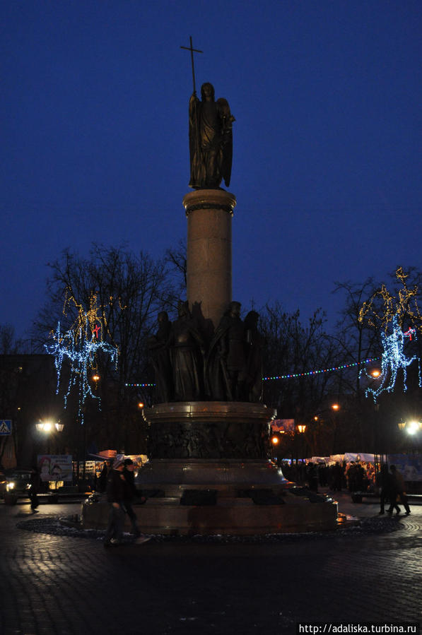 Величественный памятник в центре Бреста, построенный в 2009 году. 
К подготовке к празднованию 1000-летия города, которое состоится в 2019 году, на перекрестке улиц Советской и Гоголя в появилась скульптурная композиция — памятник истории Бреста. Скульптуру венчает фигура ангела — заступника и защитника древнего Берестья и современного города.