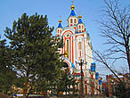 Храм на Комсомольской площади перед входом на набережную.