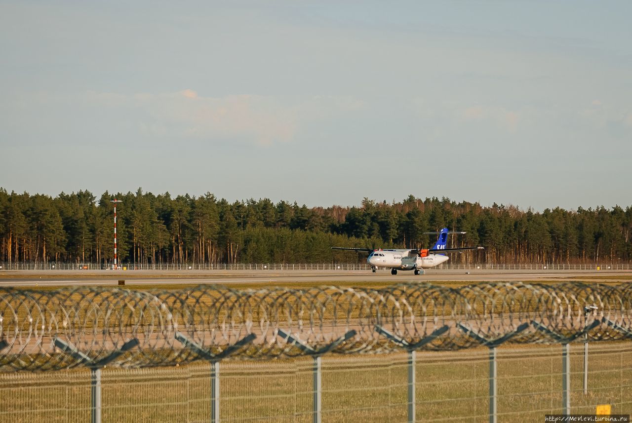 Фотографирование самолётов у взлётно посадочной полосы Рига, Латвия