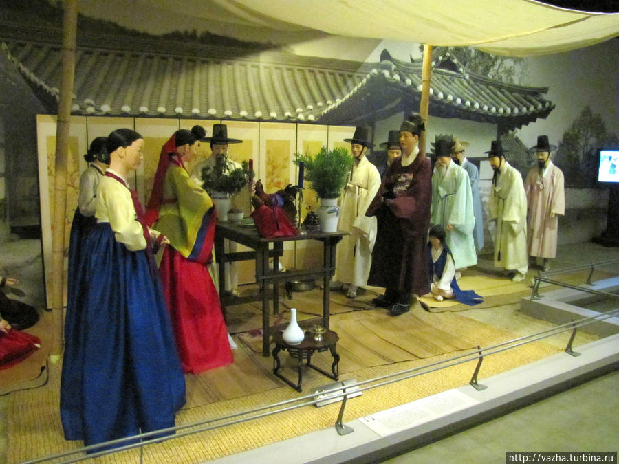 Сваты с женихом сватают невесту. Сеул, Республика Корея