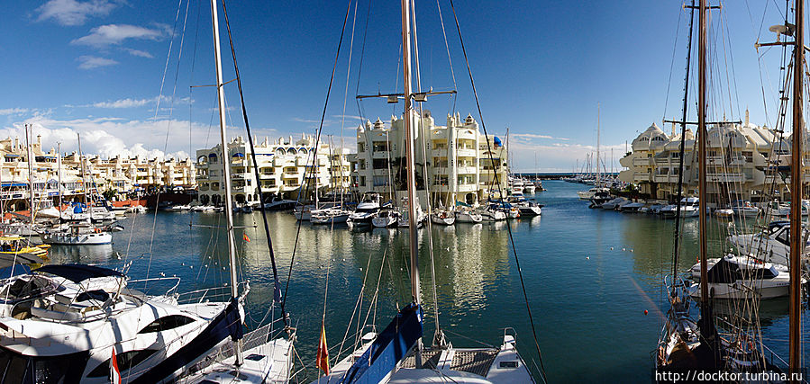 Puerto Marina в Бенальмадене Андалусия, Испания