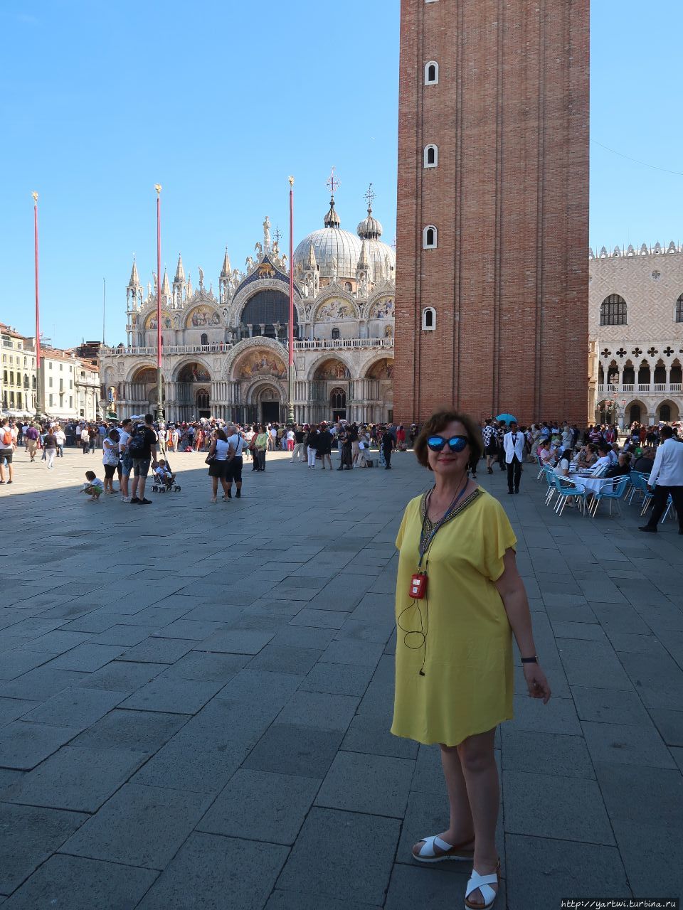 Сфотографироваться на площади Святого Марка можно позднее — в свободное время после экскурсии, когда схлынет основная масса туристов. Венеция, Италия