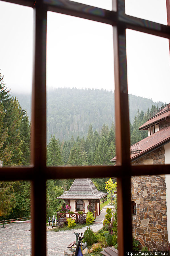 С окна отеля открывается изумительный вид, от которого хочется петь или писать стихи....