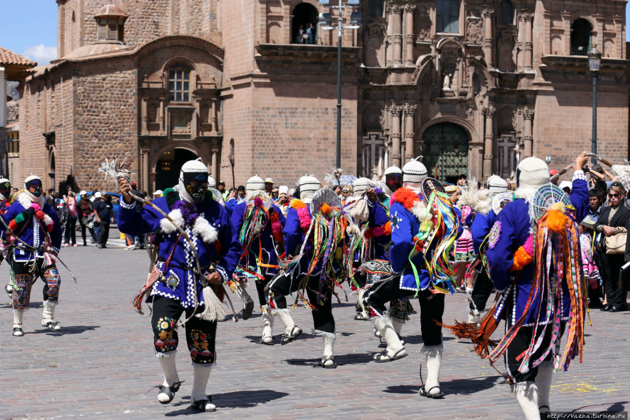 Карнавал на центральной площади Куско
