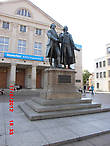 Памятник Гёте и Шиллеру около драм.театра