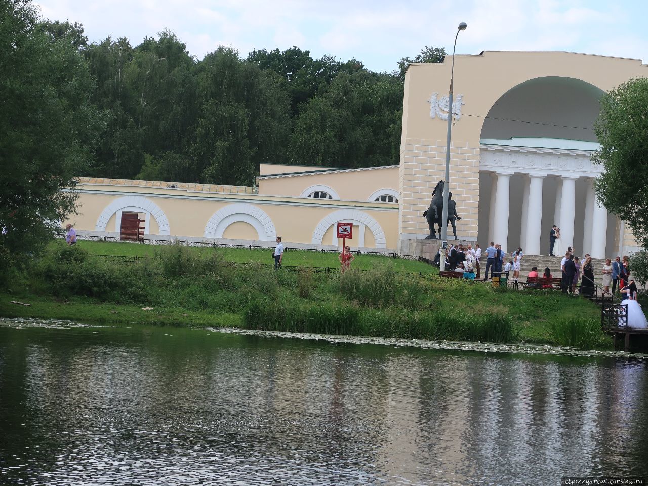 Конный двор с музыкальным павильоном. Москва, Россия