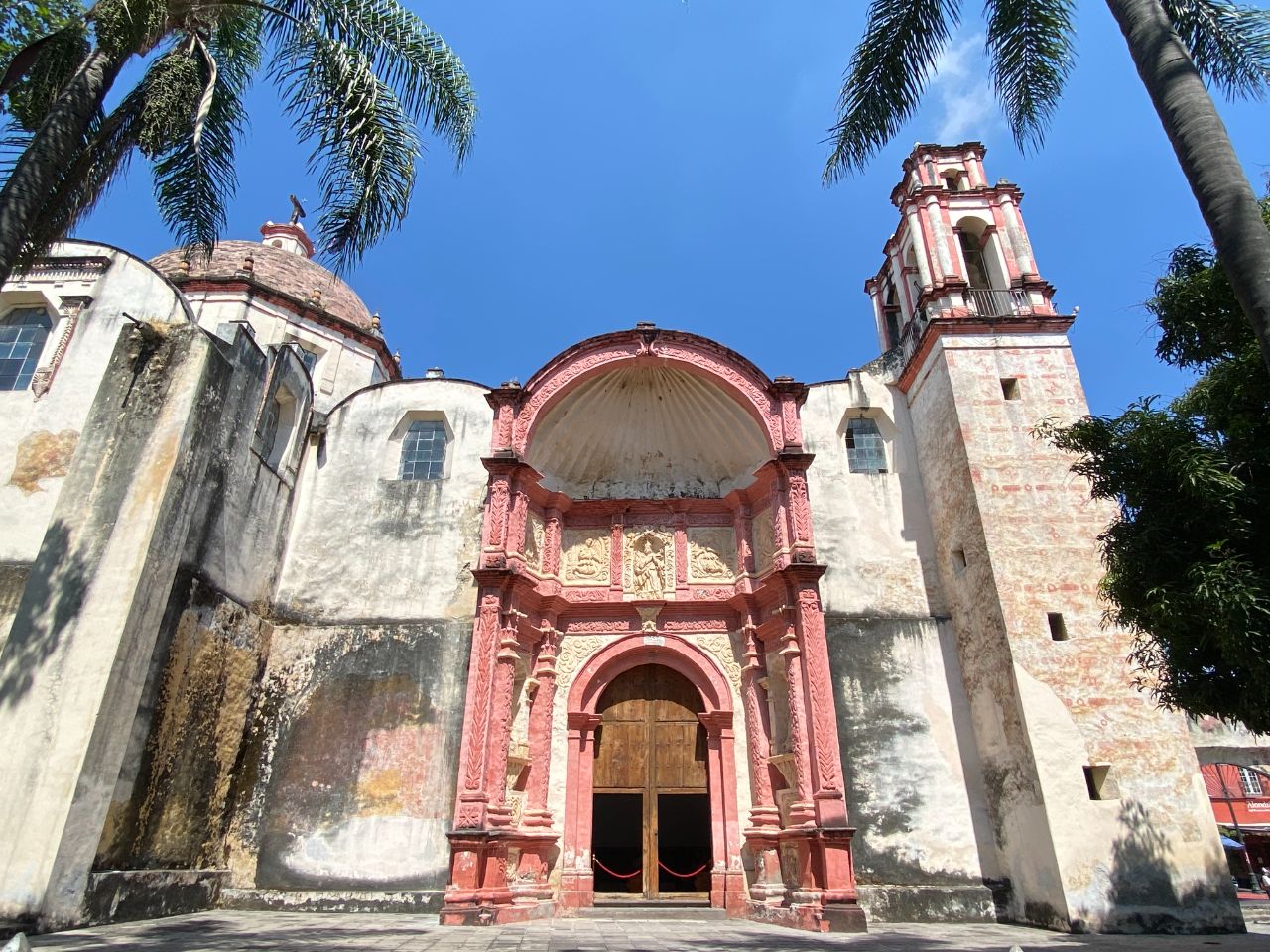 Храм и бывший Успенский женский монастырь / Temple and Former Convent of the Assomption