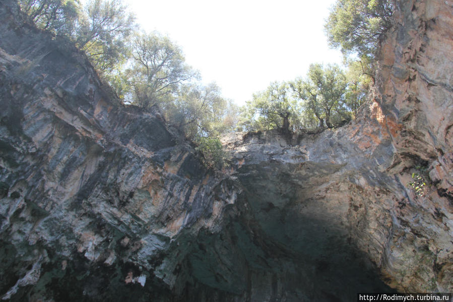 Пещера-озеро Мелиссани Остров Кефалония, Греция