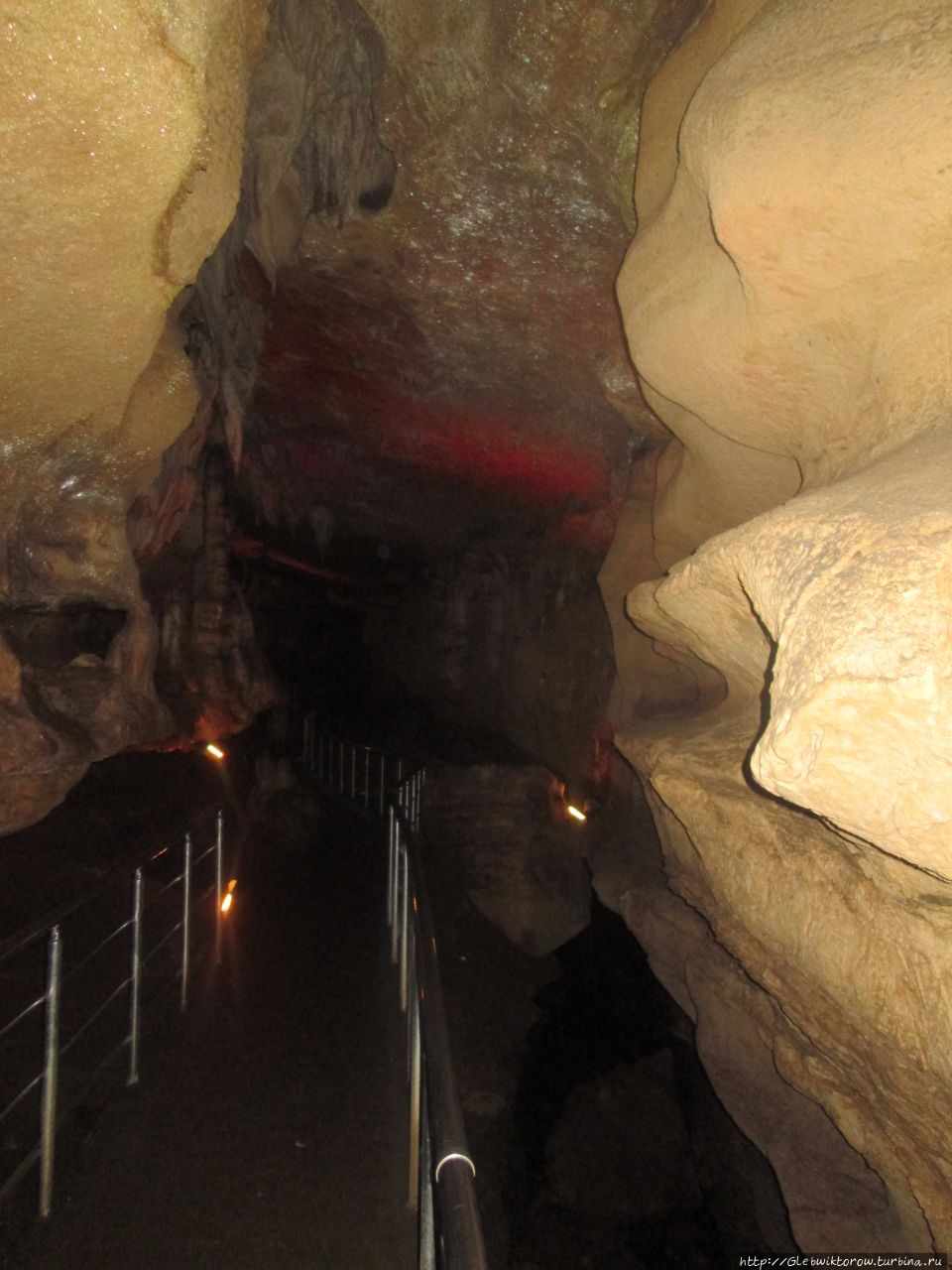 Прогулка по темной и мрачной пещере Сатаплия Природный Парк, Грузия