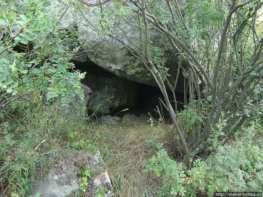 Пещерка. Можно укрыться при дожде. Республика Алтай, Россия