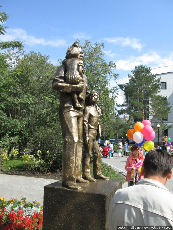 Открытие памятника отцу в Тюмени Тюмень, Россия