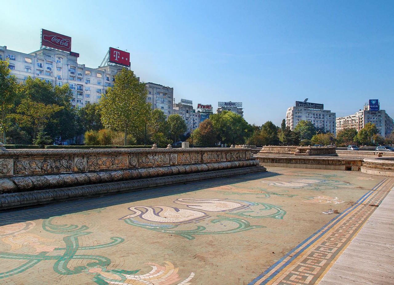 Утро в Бухаресте. Патриарший холм Бухарест, Румыния