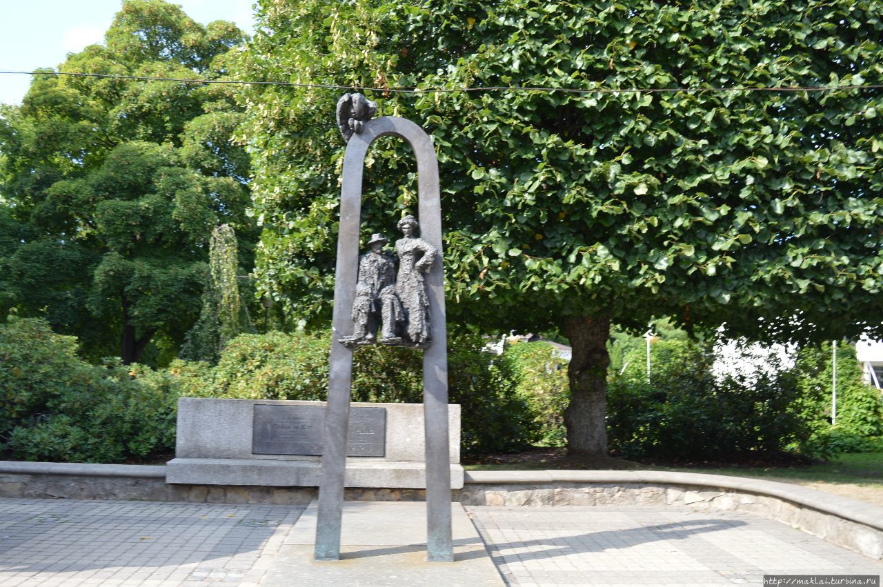 Памятник Янису Райнису и его жене Аспазии Юрмала, Латвия
