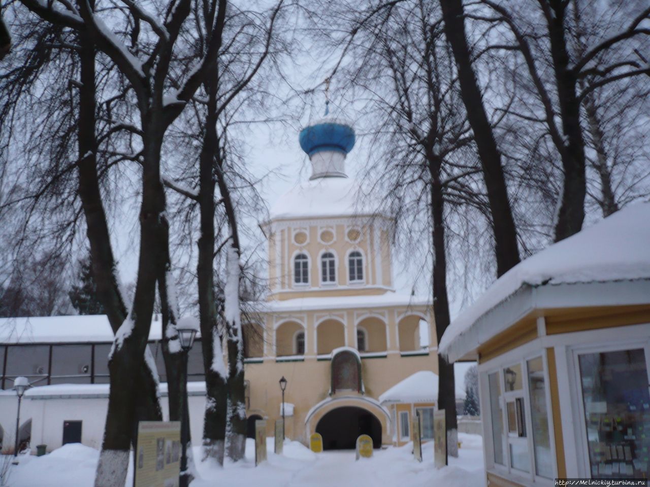 Зима в Тихвинском Богородичном Успенском монастыре Тихвин, Россия