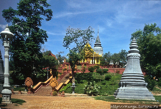 Ват Пном, или Храм на горе. Восточная лестница, ведущая к вихаре. Фото из интернета