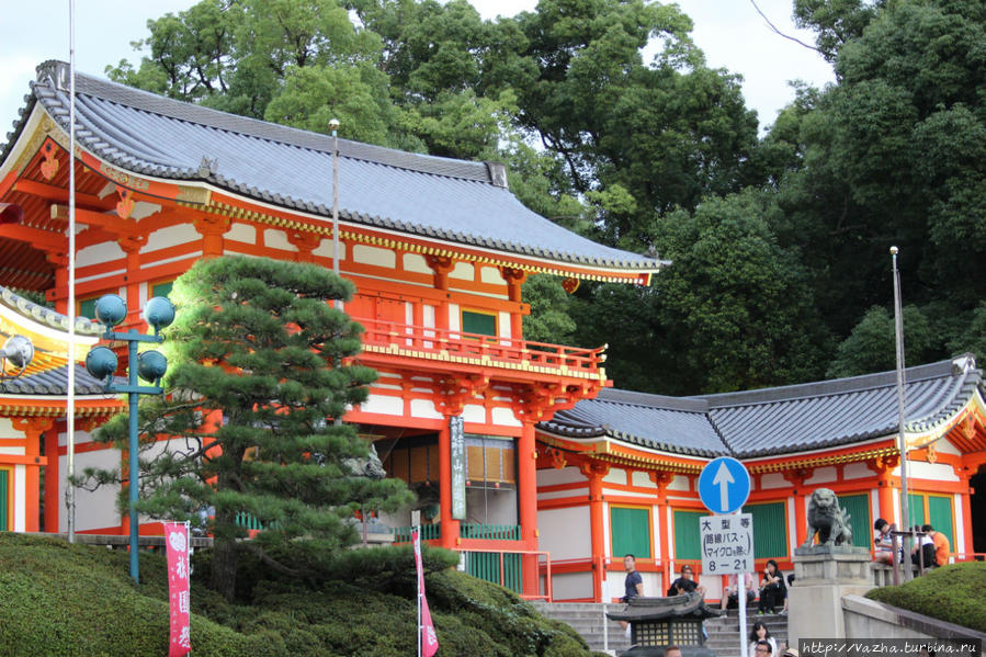 Святилище Ясака вечером Киото, Япония