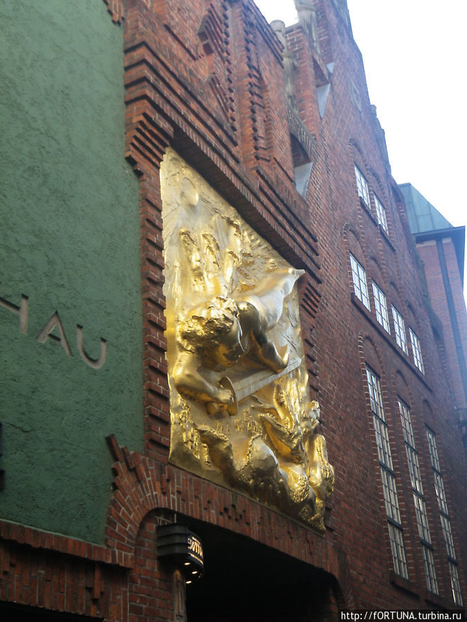 Золотое панно в начале улицы Бремен, Германия
