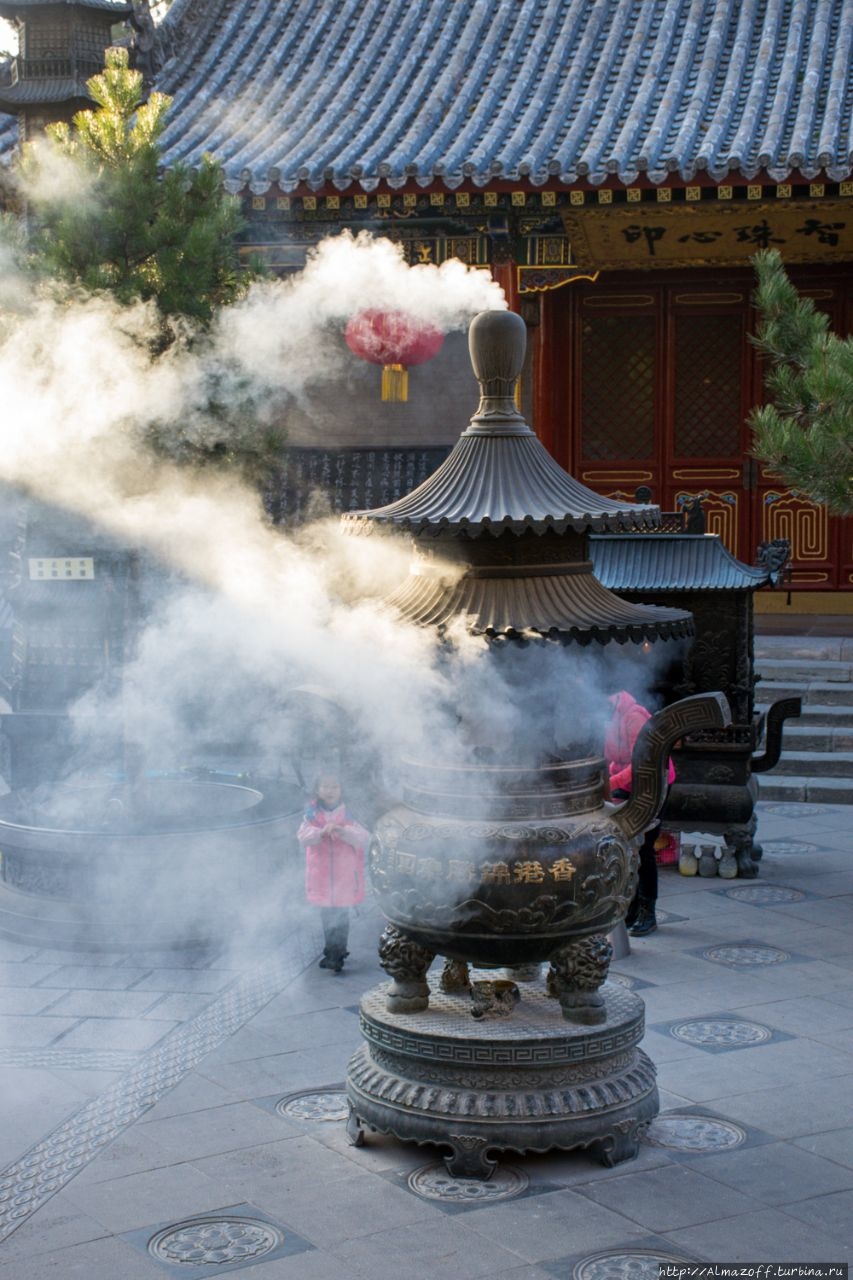 Храм Пика Тёмно-синей Раковины Священная Гора Утайшань, Китай