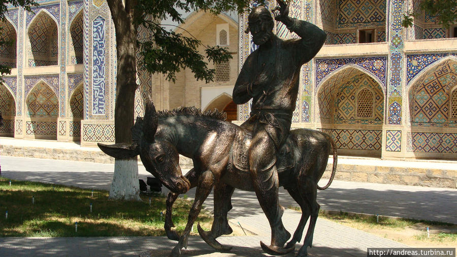 Памятник Ходже Насреддину и его ослу Узбекистан