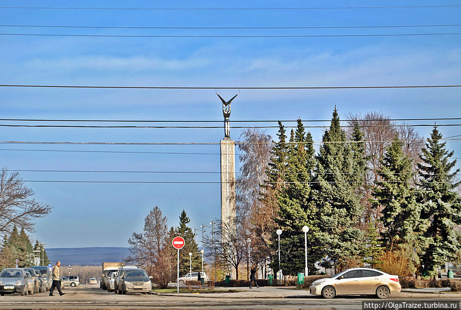 Мужик с крыльями — памятник самарским авиастроителям Самара, Россия