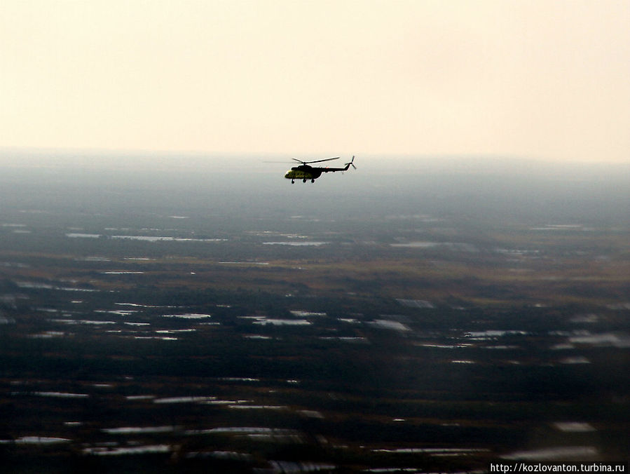 А вертолет полетел дальше... Томская область, Россия