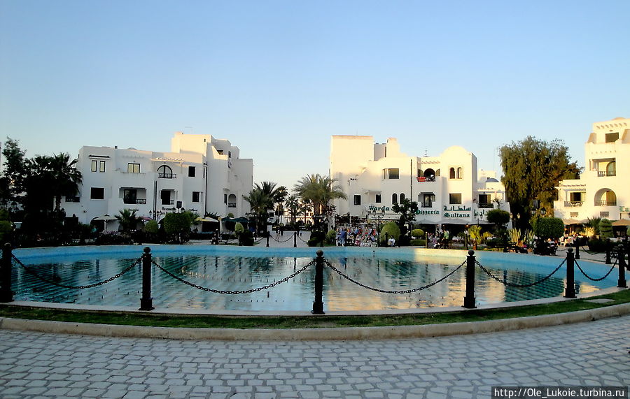 Музыкальный фонтан в Порт Эль Кантауи, по расписанию работает редко ) Сусс, Тунис