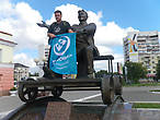 Памятник первому марийскому киноактеру, исполнителю главной роли в первом советском звуковом фильме Путевка в жизнь