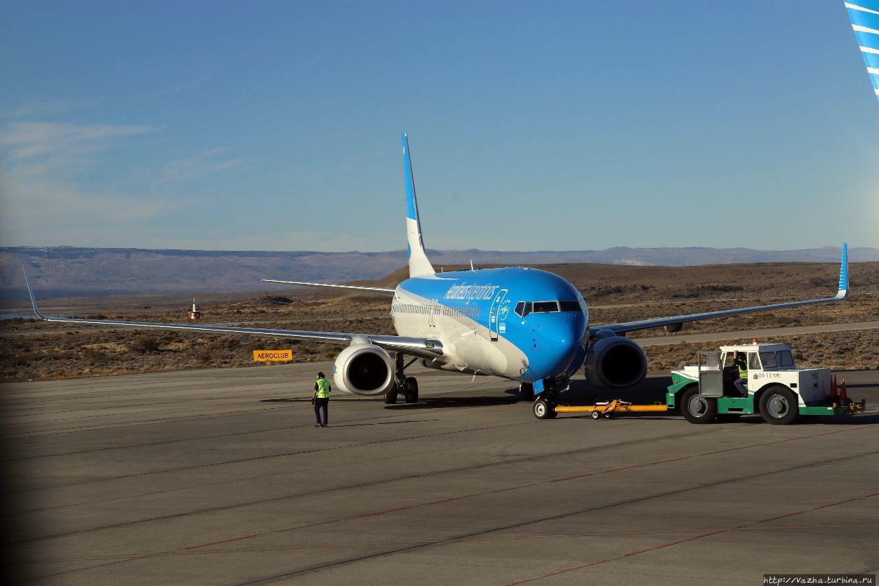 Аэропорт Эл-Калиафе,самолёт делает там остановку,по дороге к Сан Карлос Барилоче Ушуайя, Аргентина