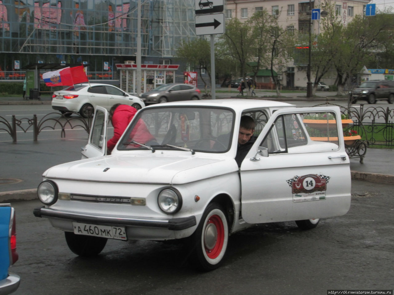 Выставка старых автомобилей на День Победы Тюмень, Россия