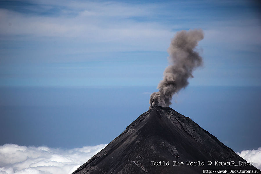 Вулкан Фуэго сердиться Алотенанго, Гватемала